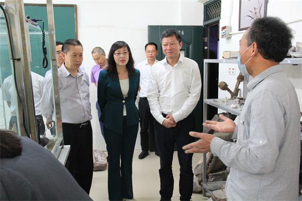 德阳市教育局考察团到广元职高考察交流